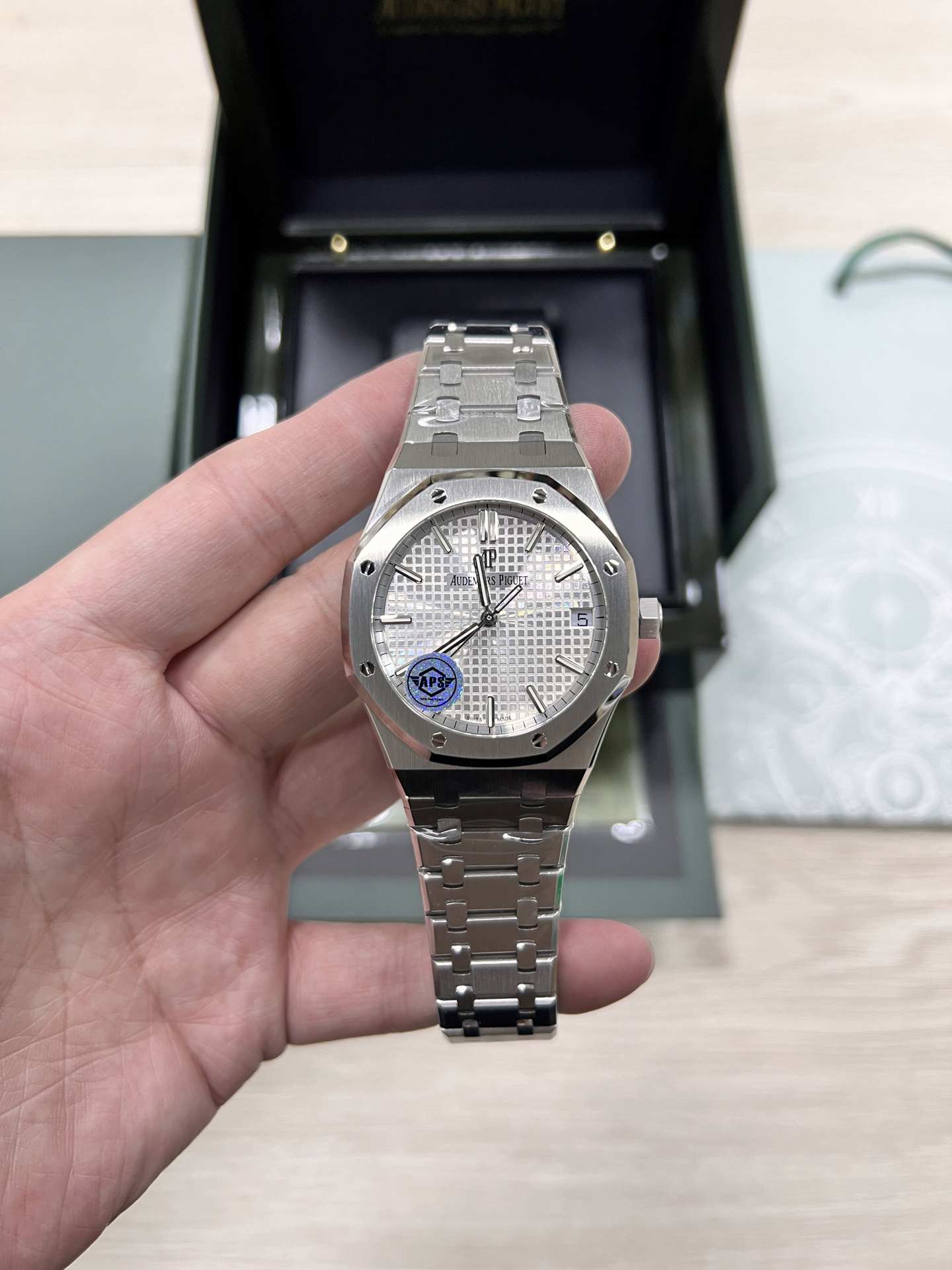 Audemars Piguet Royal Oak White Dial  Selfwinding 41mm (15500ST.OO.1220ST.01)