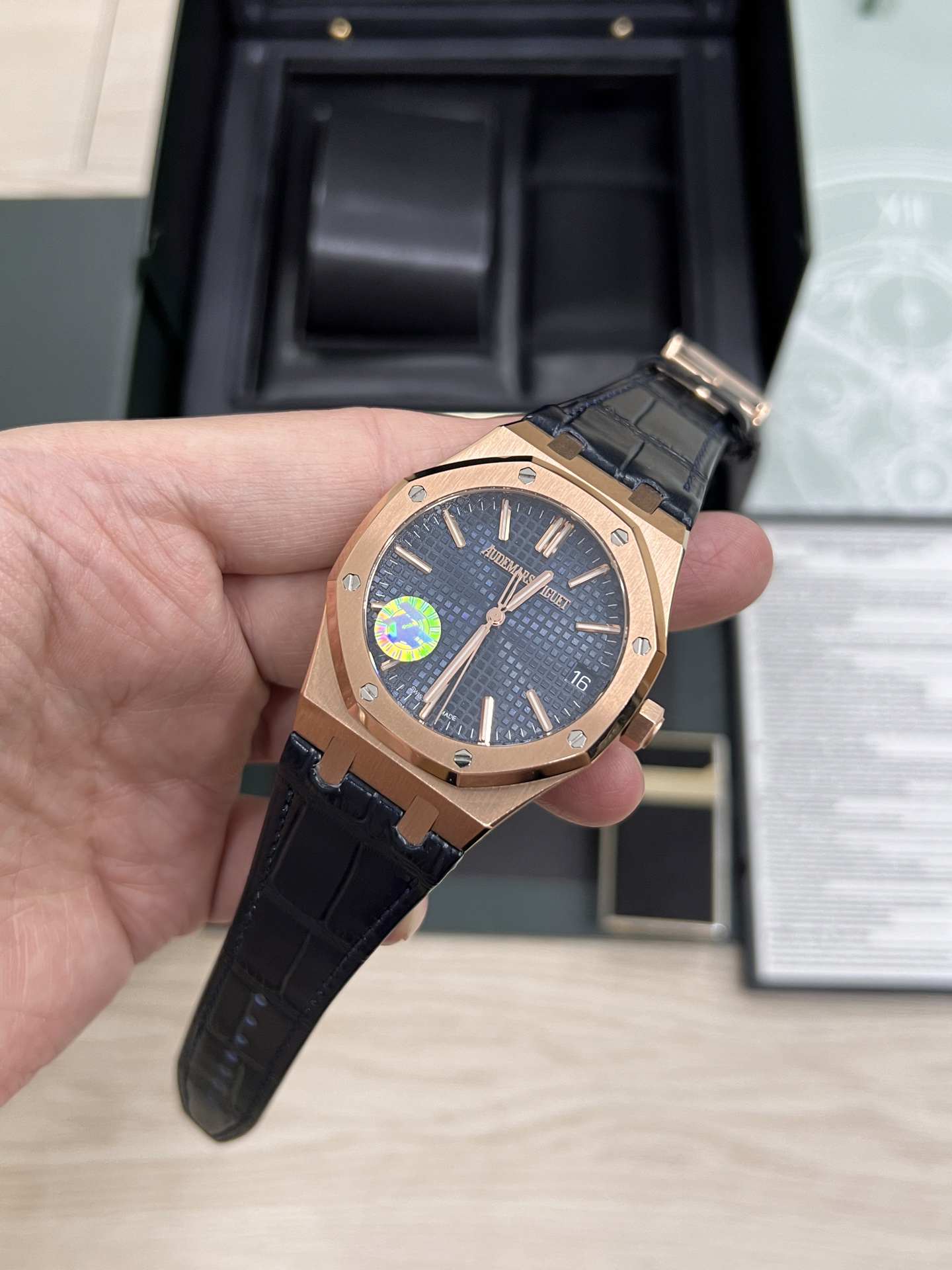 Audemars Piguet Royal Oak (15400OR.OO.D002CR.01)