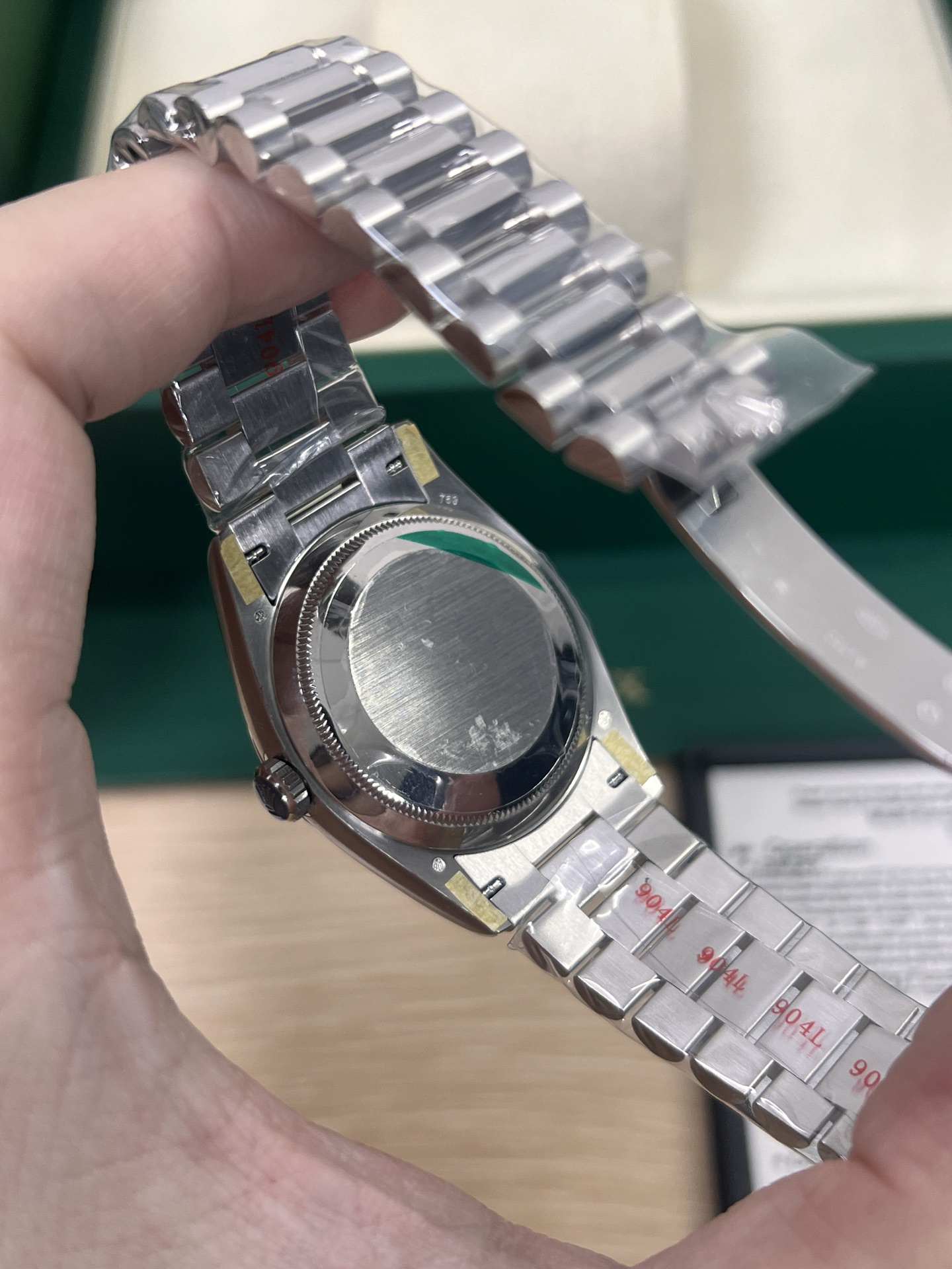 Rolex Day-Date 36 (128239 – Mother-of-Pearl Dial, White Gold) VS Factory - Thumbnail 3