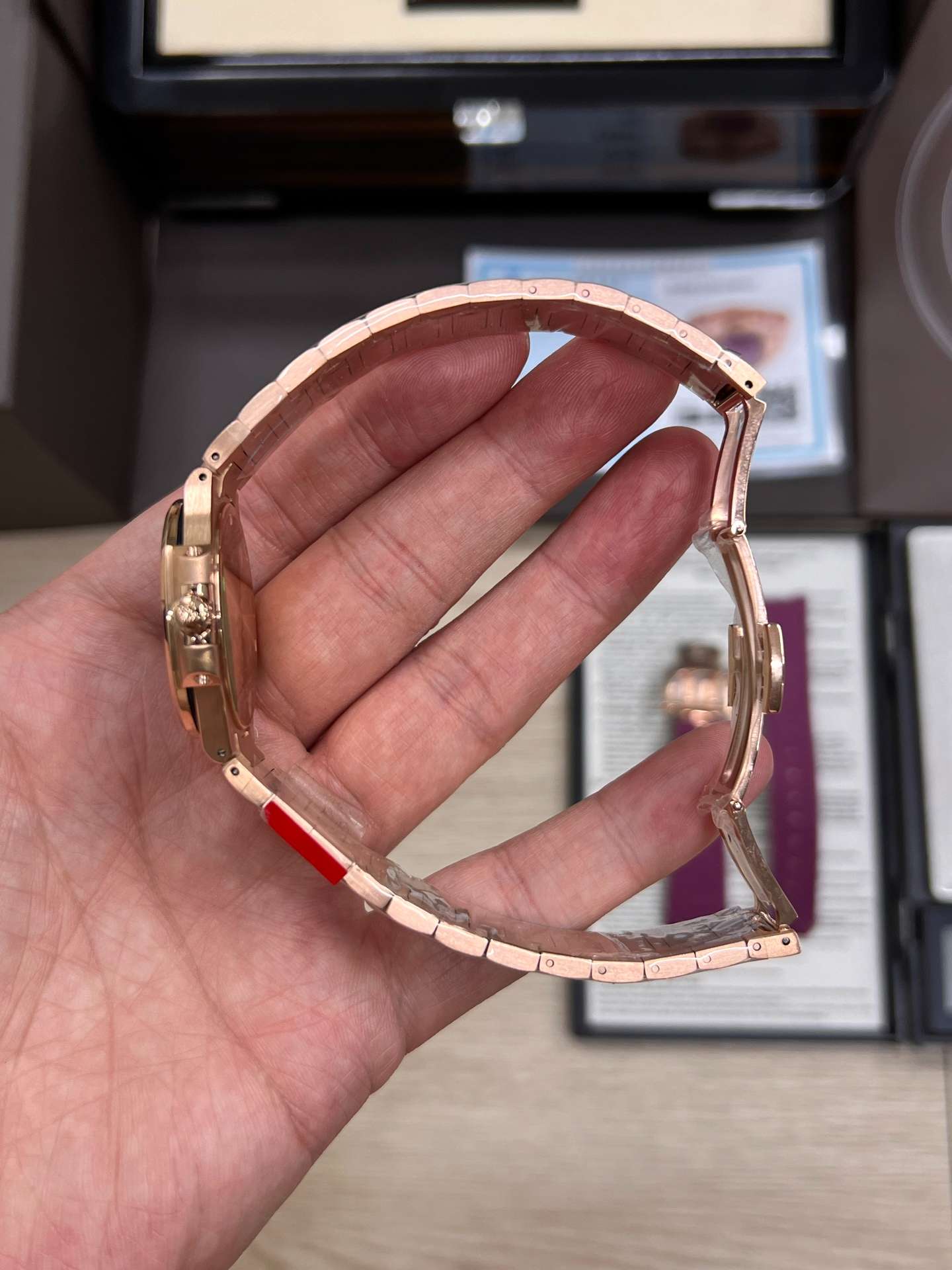 Patek Philippe Nautilus (7010/1R-013 – Purple Dial, Diamond Bezel) - Thumbnail 2