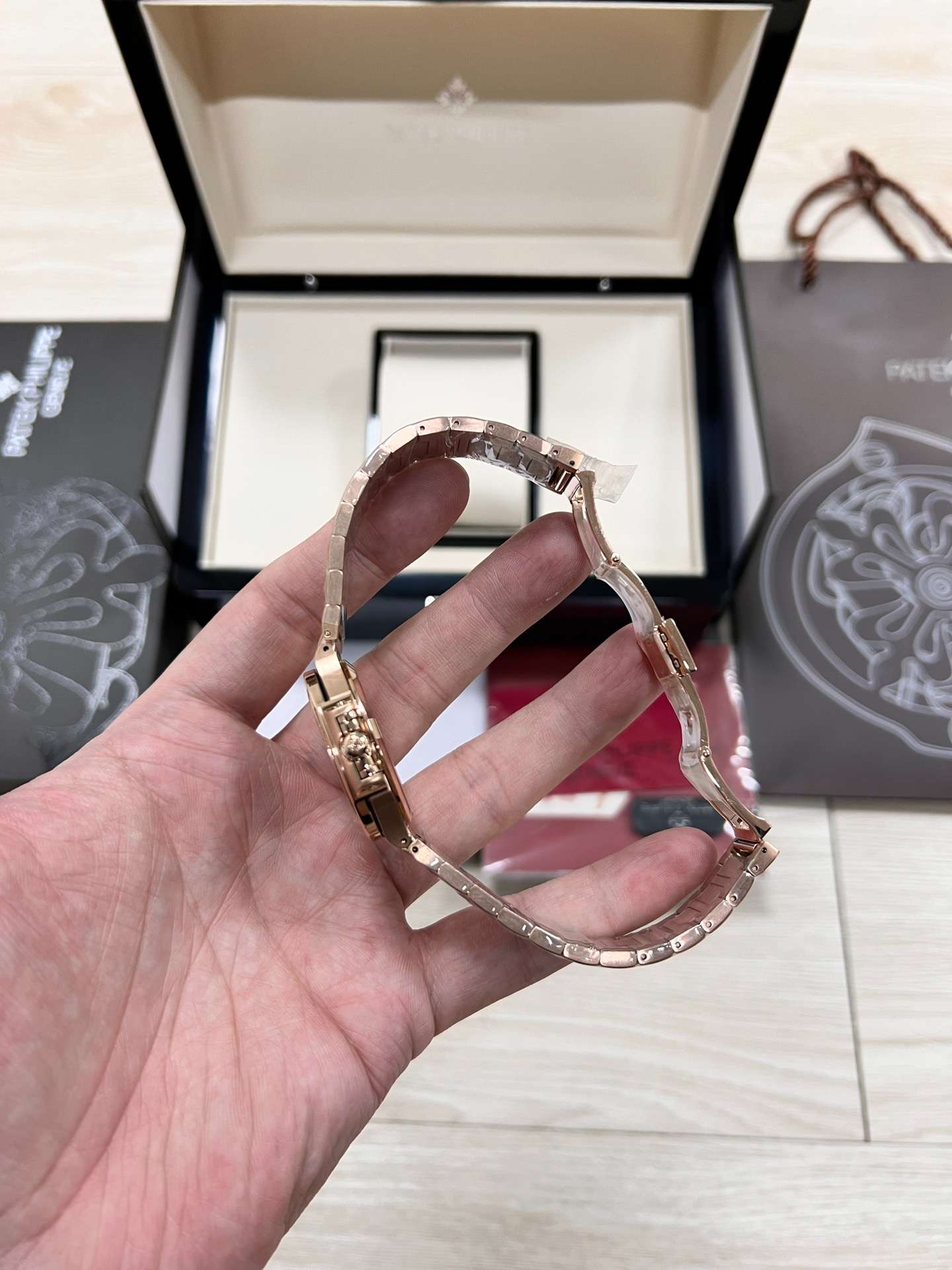 Patek Philippe Nautilus (7119/1300R-001 – Emerald High Jewelry, Rose Gold) - Thumbnail 2