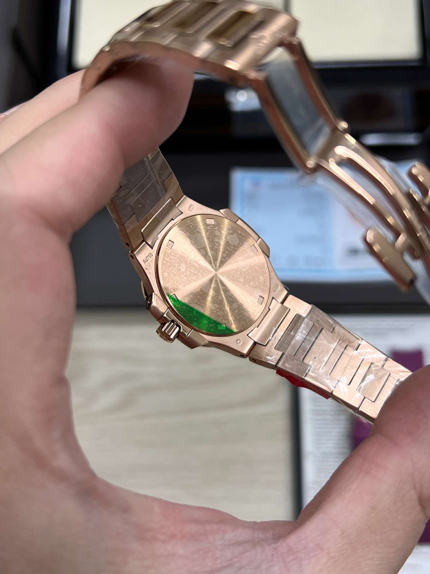Patek Philippe Nautilus (7010/1R-013 – Purple Dial, Diamond Bezel) - Thumbnail 3
