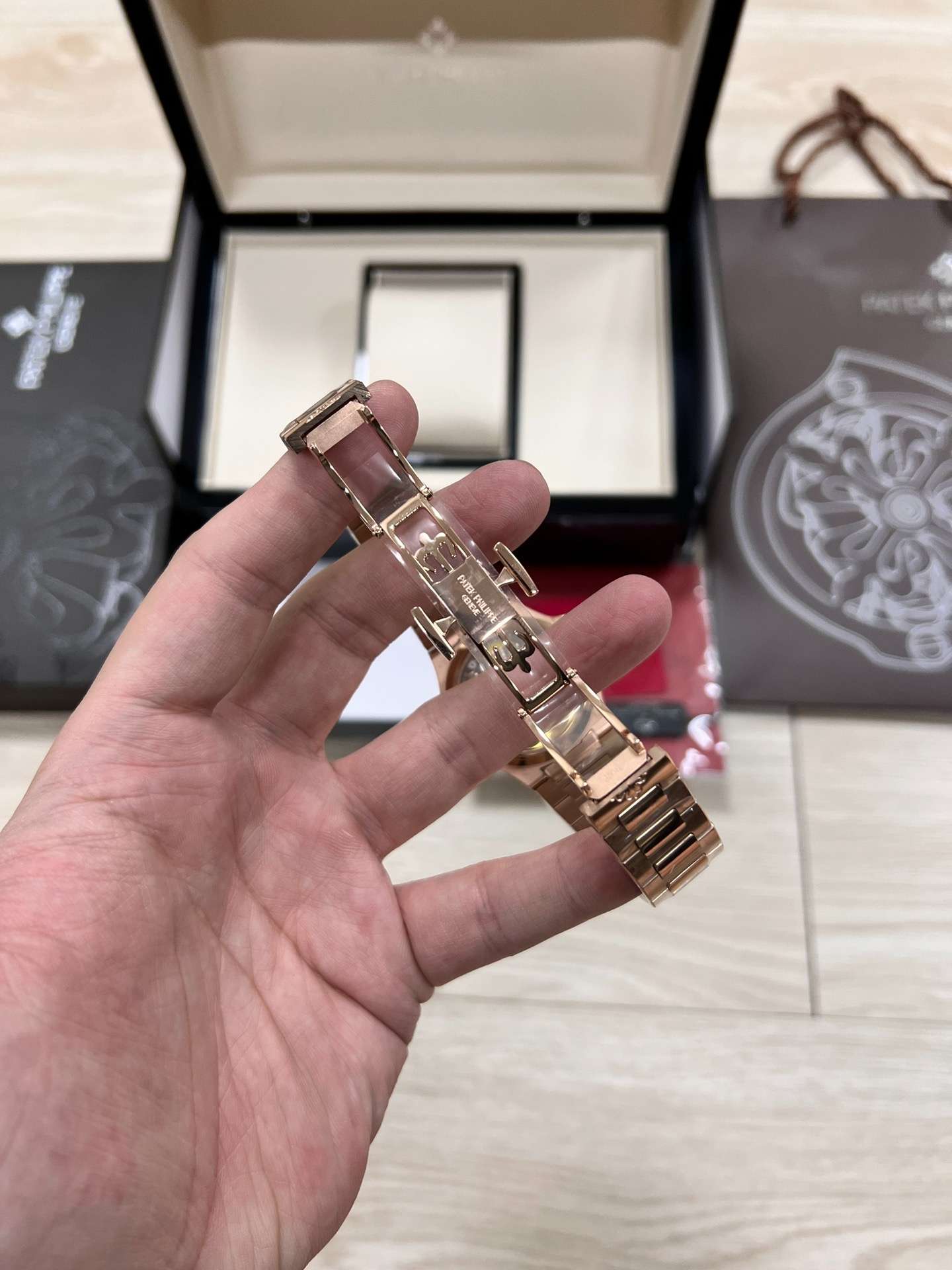 Patek Philippe Nautilus (7119/1300R-001 – Emerald High Jewelry, Rose Gold) - Thumbnail 3