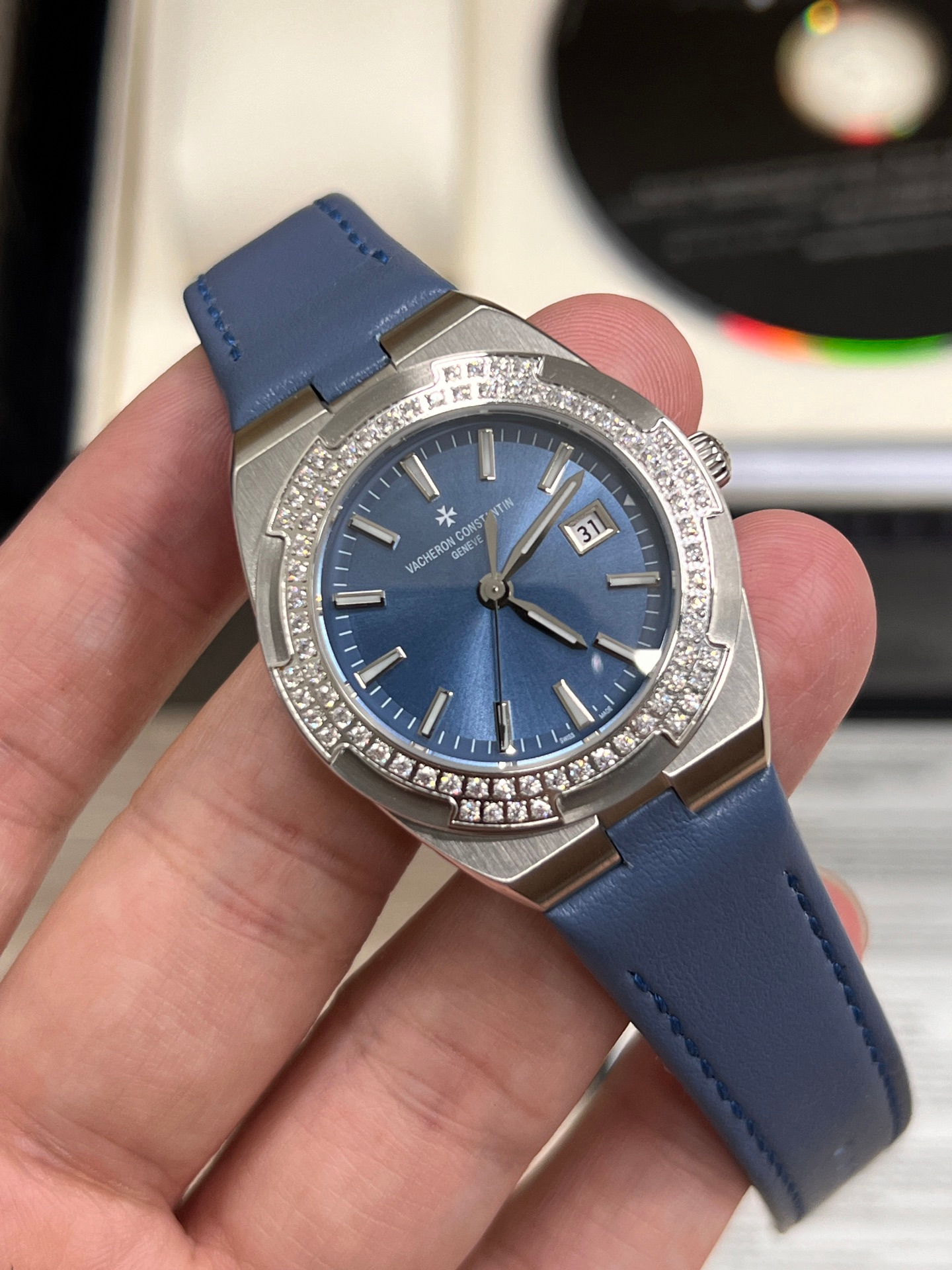 Vacheron Constantin Overseas Quartz (25530/000A-B407)