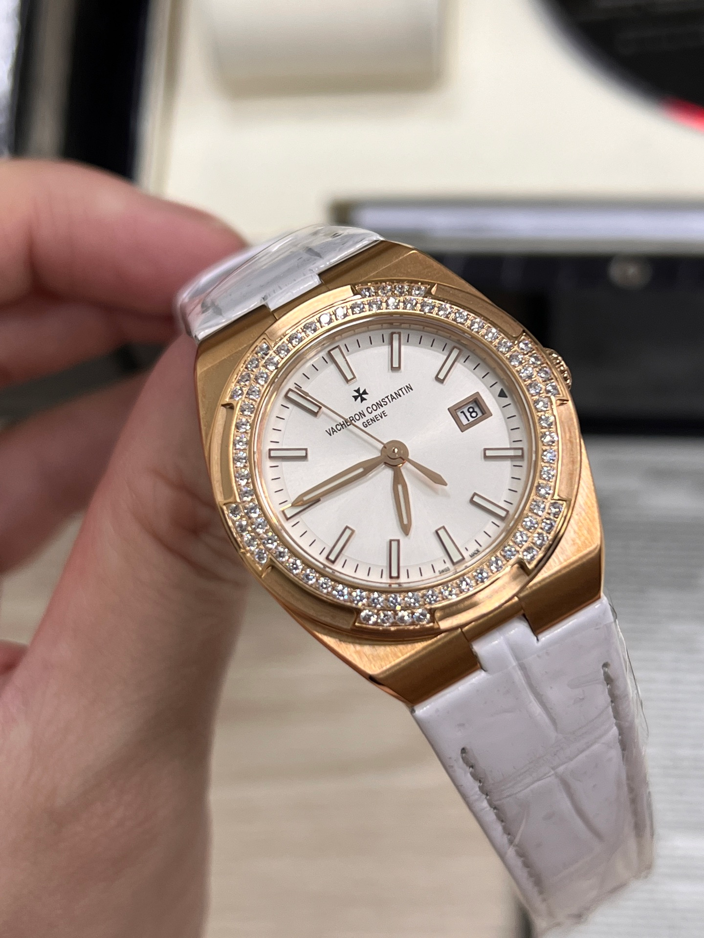 Vacheron Constantin Overseas Quartz (1205V/000R-B592)