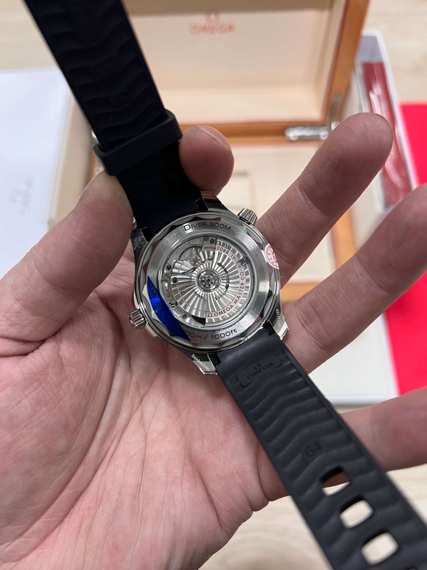 Omega Seamaster Diver 300M (210.32.42.20.04.001 – White Dial Rubber Strap Configuration)  VS Factory - Thumbnail 5