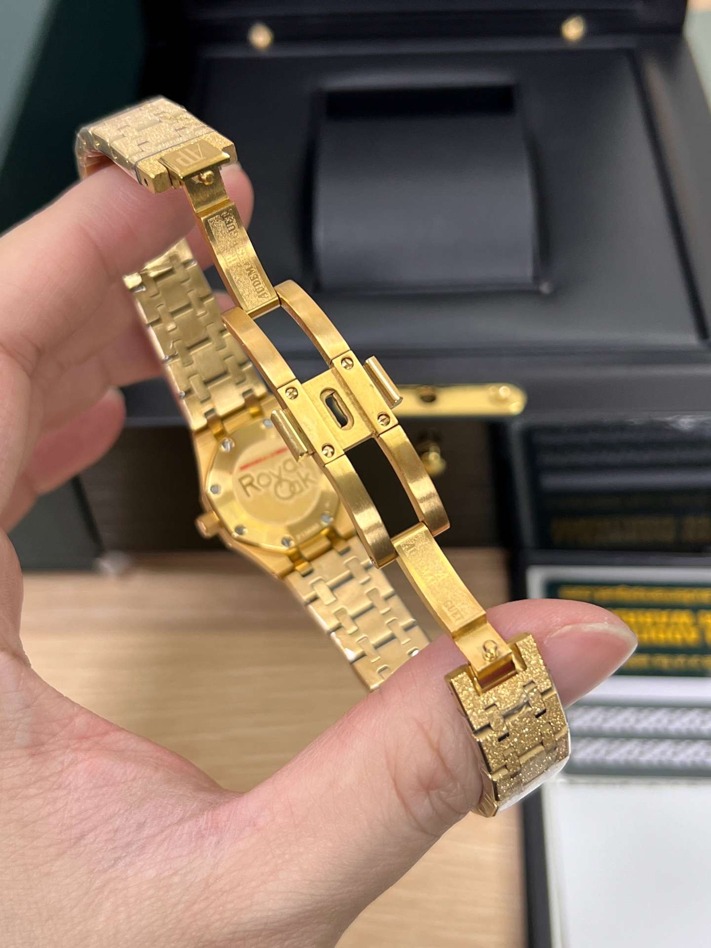 Audemars Piguet Royal Oak Mini Frosted Gold Quartz  Reference Number: 67630BA.GG.1312BA.01 - Thumbnail 3