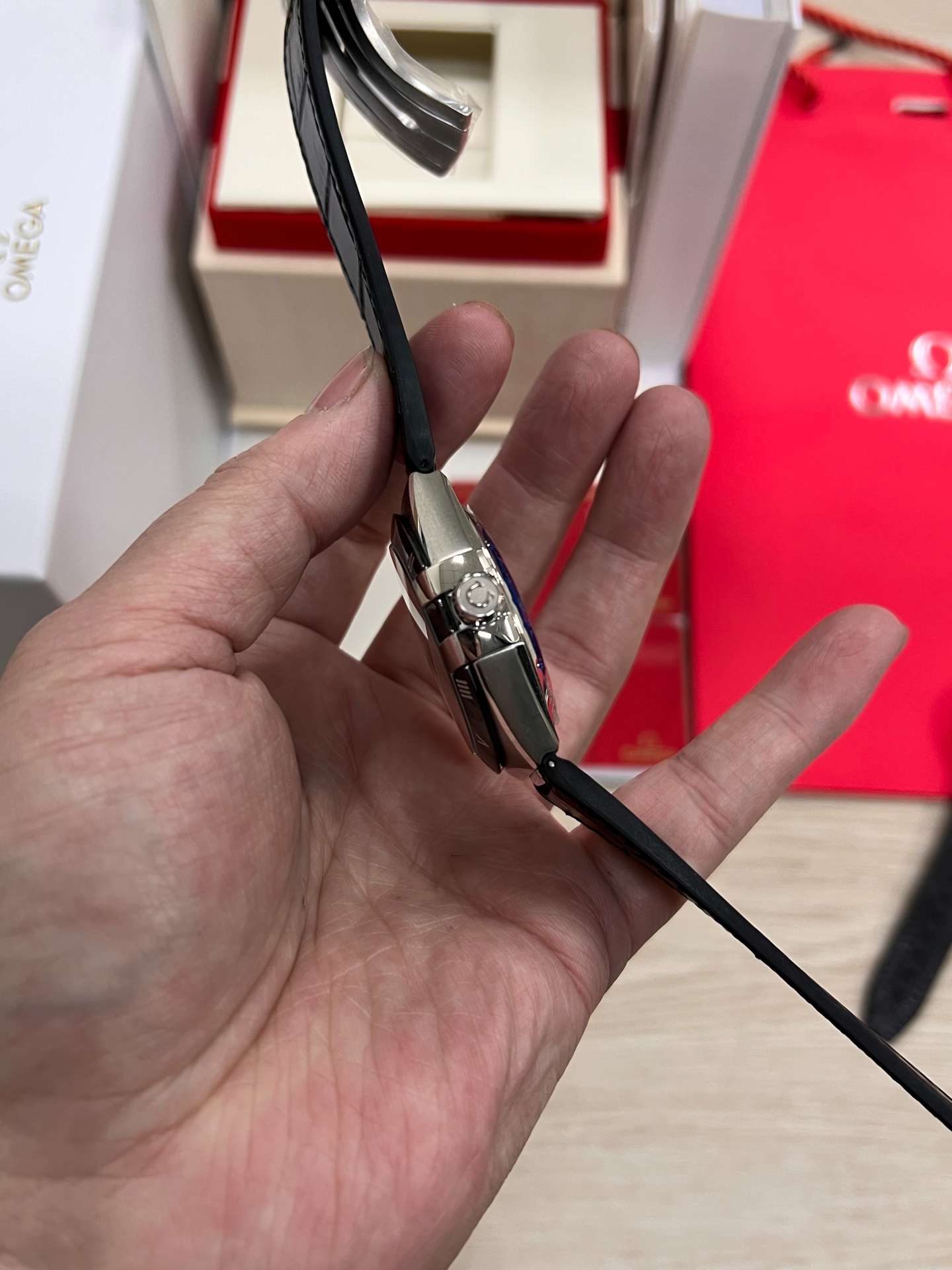 Omega Seamaster Aqua Terra 150M (131.33.41.21.06.001 – Grey Teak Rubber Strap Configuration) VS Factory - Thumbnail 2