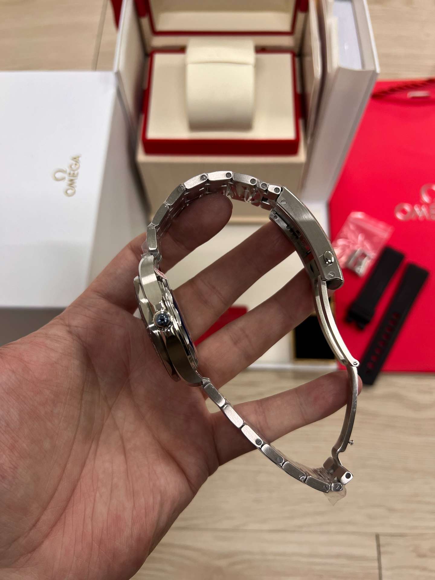 Omega Seamaster Diver 300M (210.30.42.20.01.001 – Black Ceramic Stainless Steel Configuration)  VS Factory - Thumbnail 3