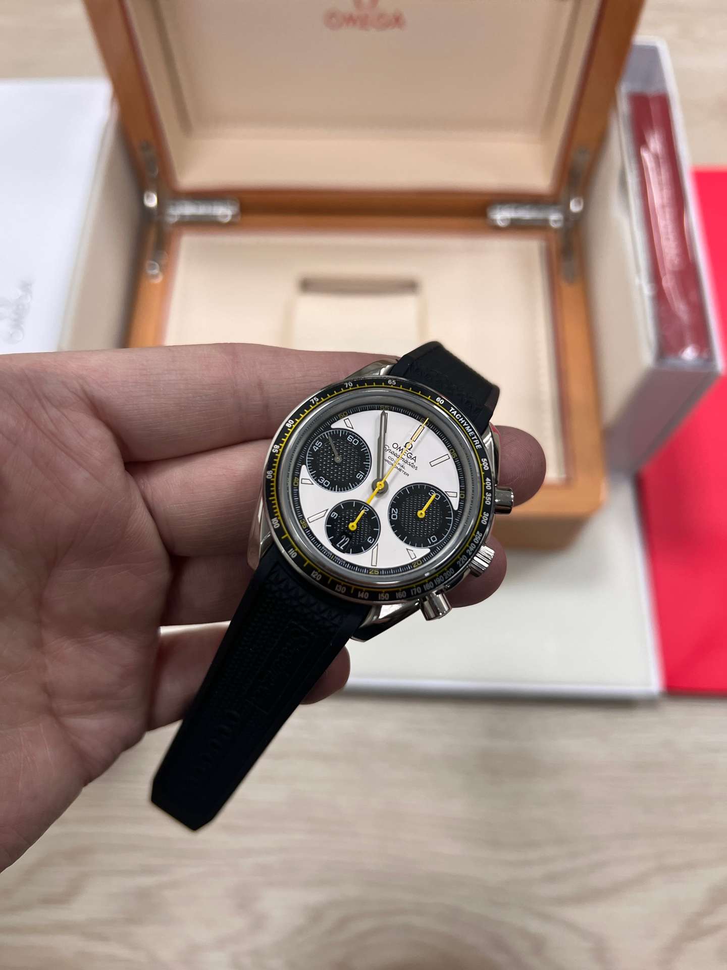 Omega Speedmaster Racing Co-Axial Chronograph (326.32.40.50.04.001 – Silver Yellow Racing Configuration)