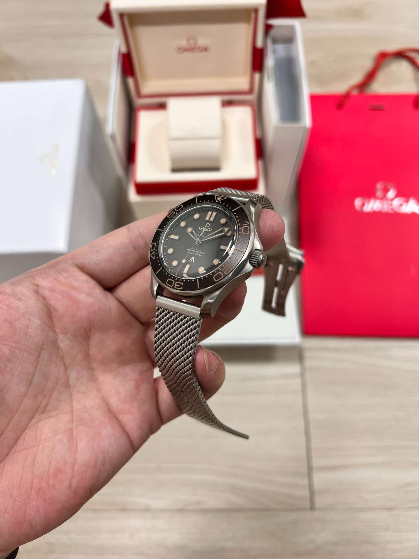 Omega Seamaster Diver 300M (210.90.42.20.01.001 – Titanium Bronze Gold Black Configuration)  VS Factory - Thumbnail 2