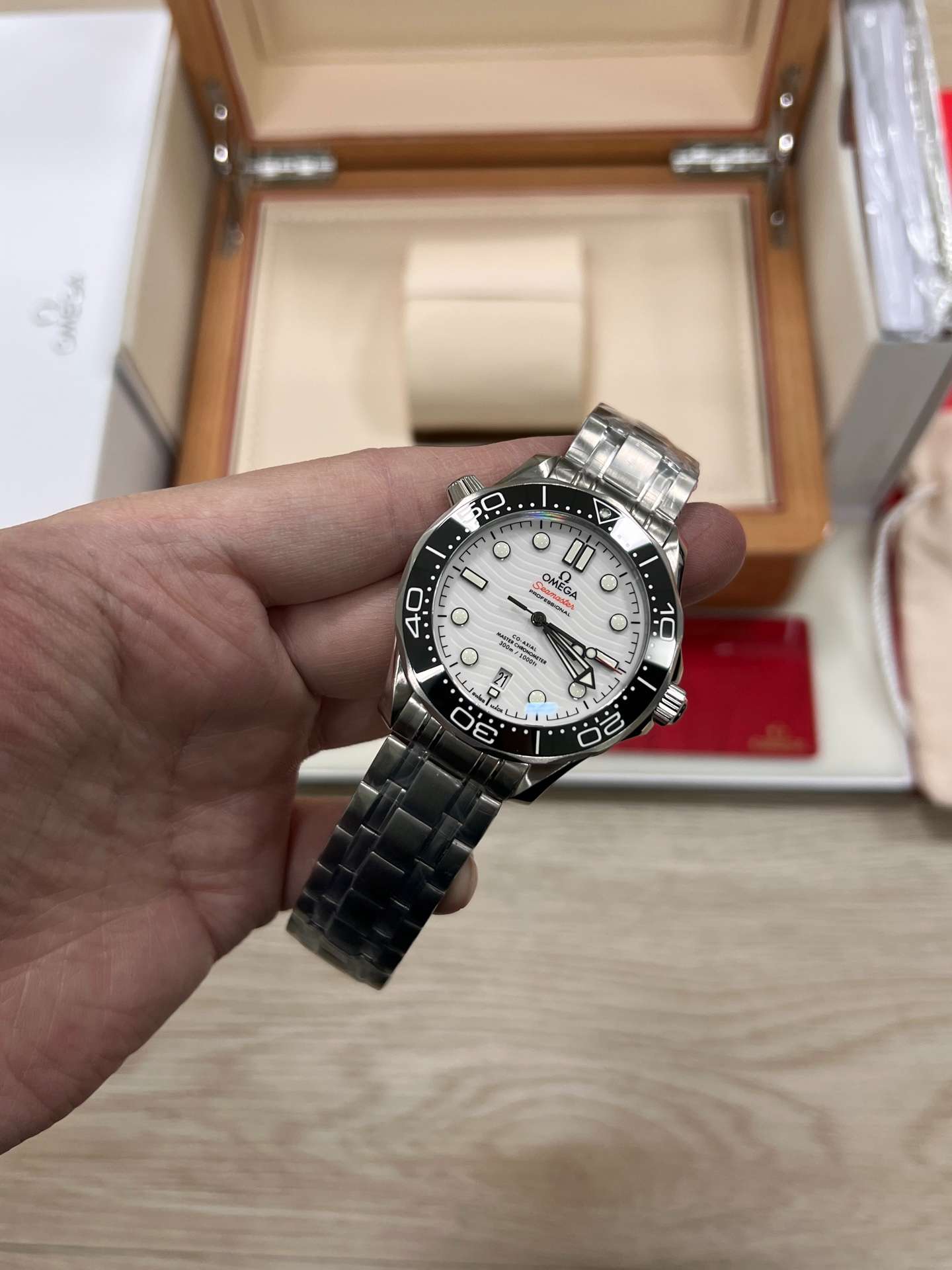 Omega Seamaster Diver 300M (210.30.42.20.04.001 – White Ceramic Wave Dial Configuration)  VS Factory - Thumbnail 2