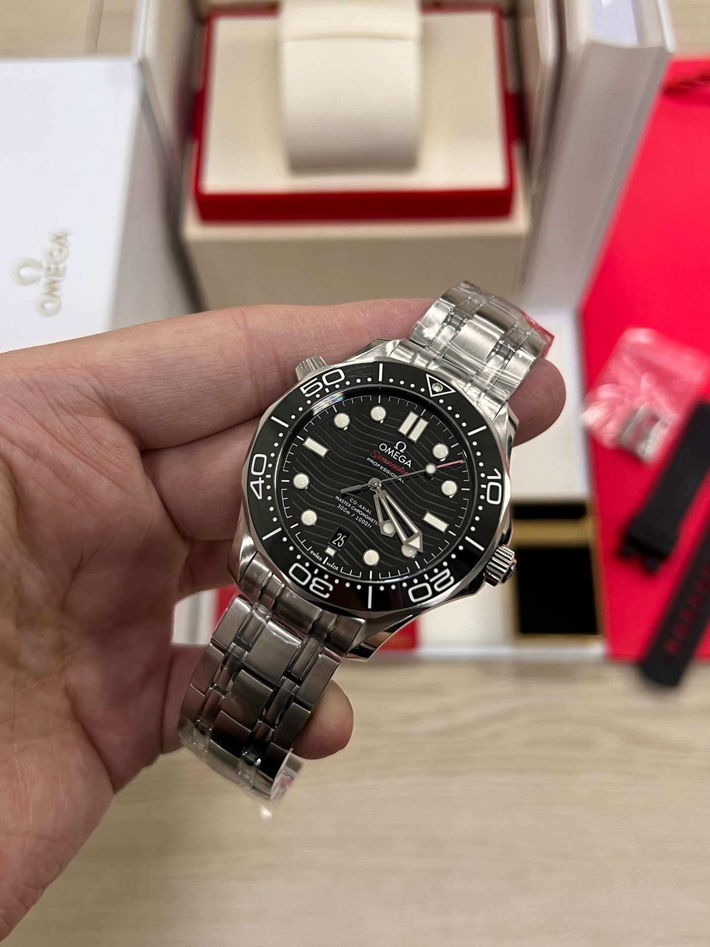 Omega Seamaster Diver 300M (210.30.42.20.01.001 – Black Ceramic Stainless Steel Configuration)  VS Factory - Thumbnail 2