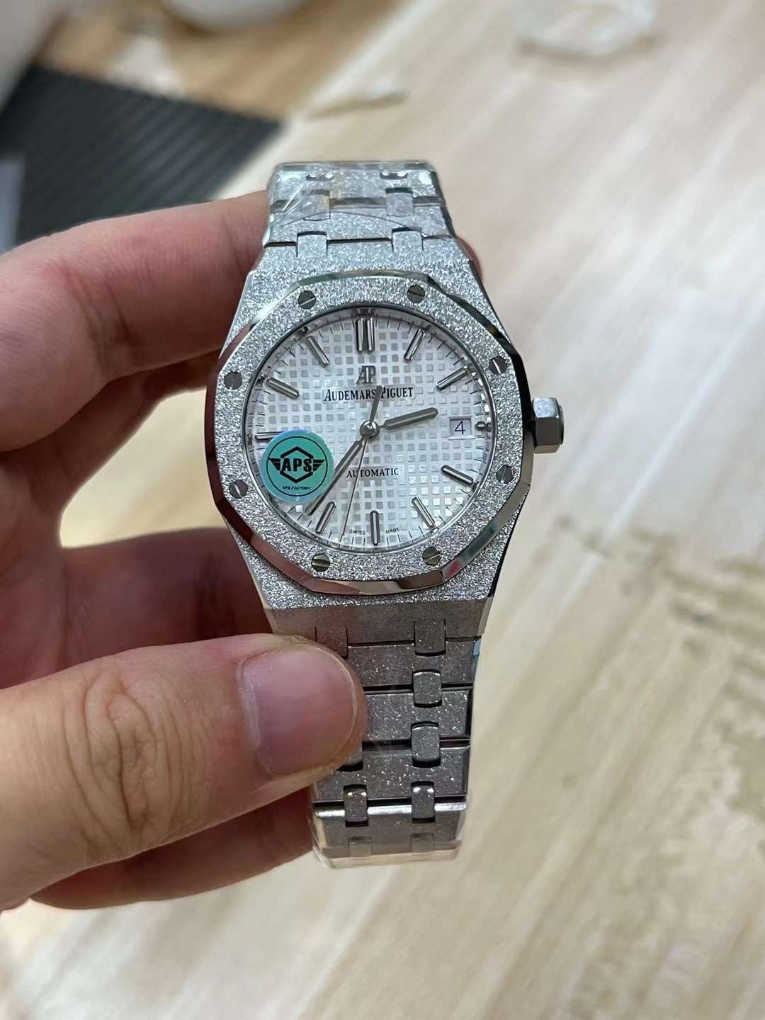 Audemars Piguet Royal Oak White Dial (15454BC – Frosted Gold)