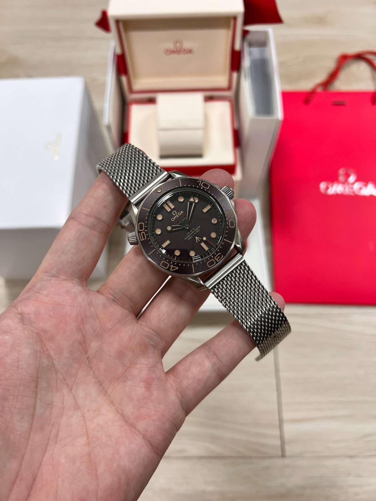 Omega Seamaster Diver 300M (210.90.42.20.01.001 – Titanium Bronze Gold Black Configuration)  VS Factory