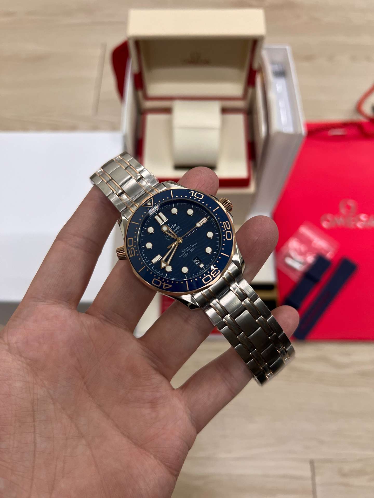 Omega Seamaster Diver 300M (210.20.42.20.03.002 – Blue Dial Two-Tone Configuration)   VS Factory - Thumbnail 3
