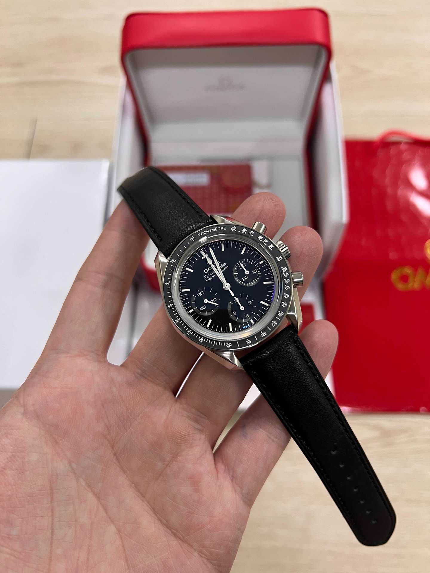 Omega Speedmaster Reduced (3810.50.06 – Classic Black Chronograph Configuration)