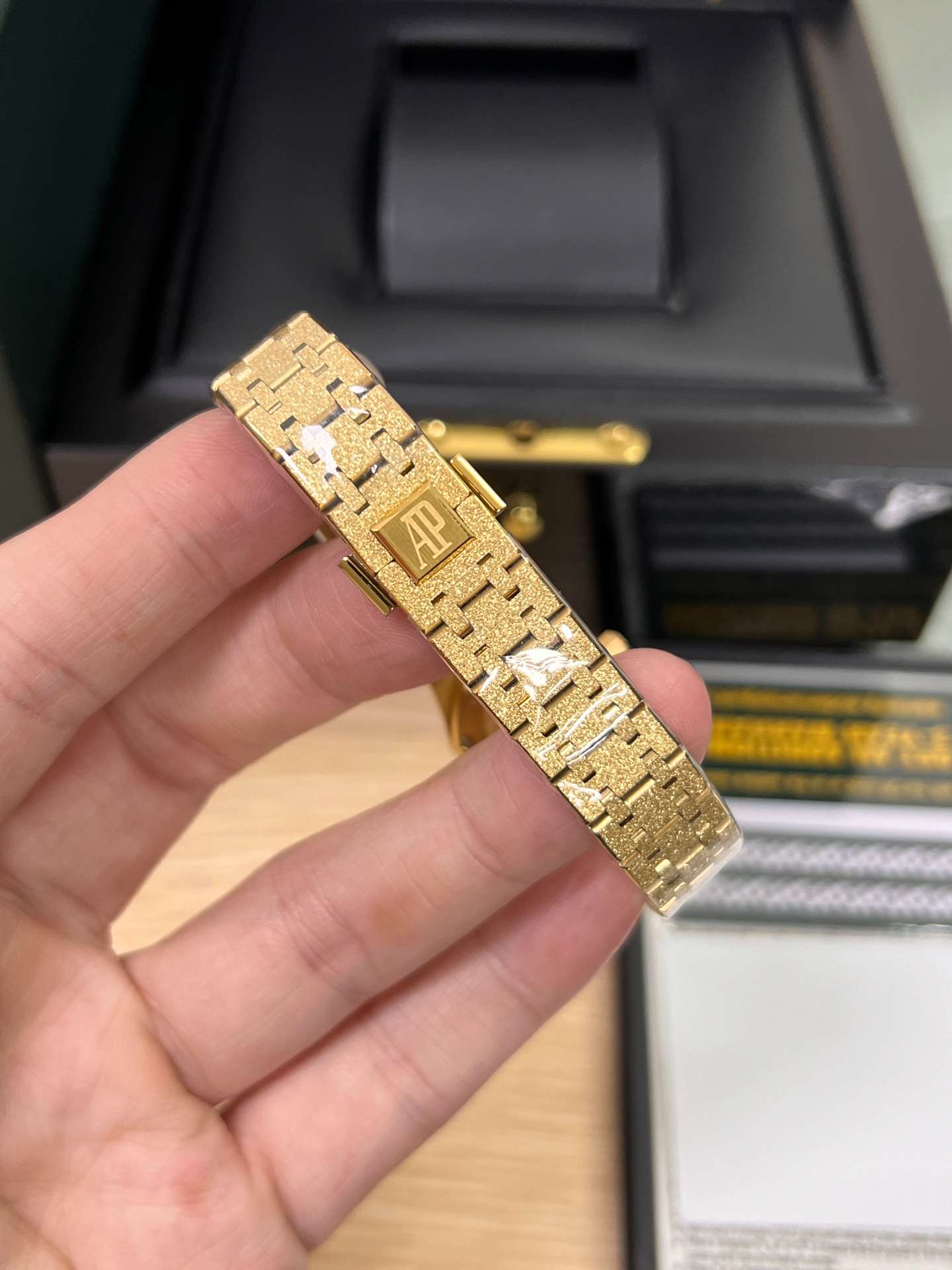 Audemars Piguet Royal Oak Mini Frosted Gold Quartz  Reference Number: 67630BA.GG.1312BA.01 - Thumbnail 4