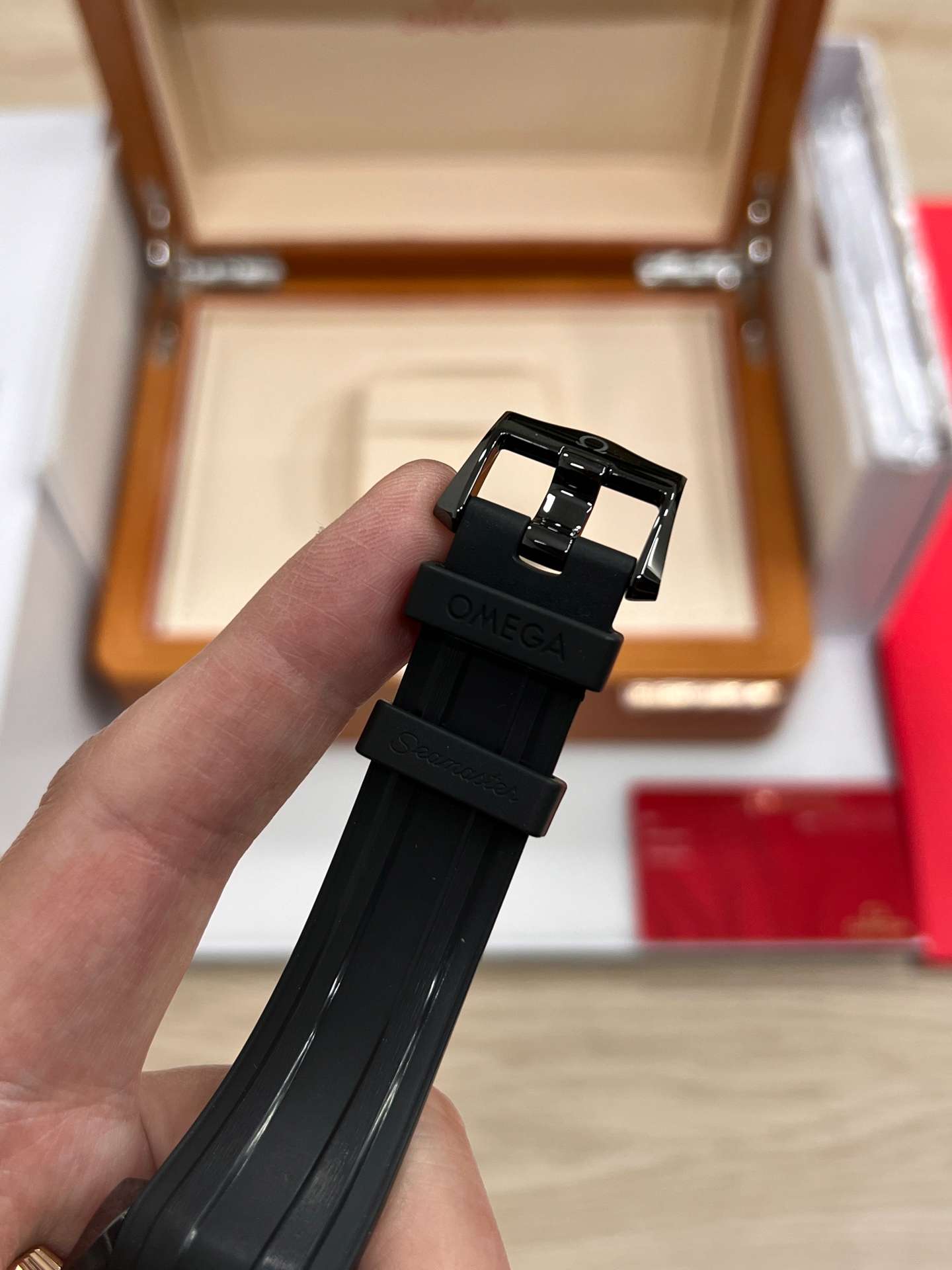 Omega Seamaster Diver 300M (210.62.44.20.01.001 – Sedna Gold Black Ceramic Configuration)  VS Factory - Thumbnail 3