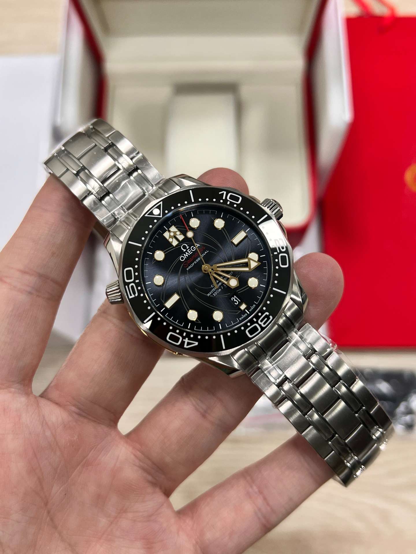 Omega Seamaster Diver 300M Co-Axial Master Chronometer (210.20.42.20.01.001 – Black Dial Sedna Gold Accents)   OEM Factory - Thumbnail 2